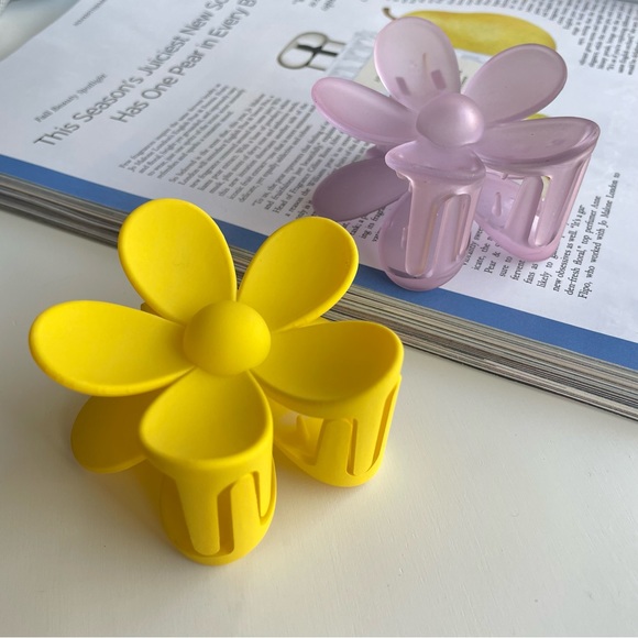 2 Large Flower Claw Clips in Purple and Yellow - Picture 3 of 6